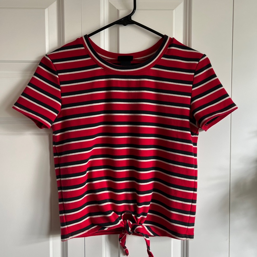Stripe tee with front tie fits like medium